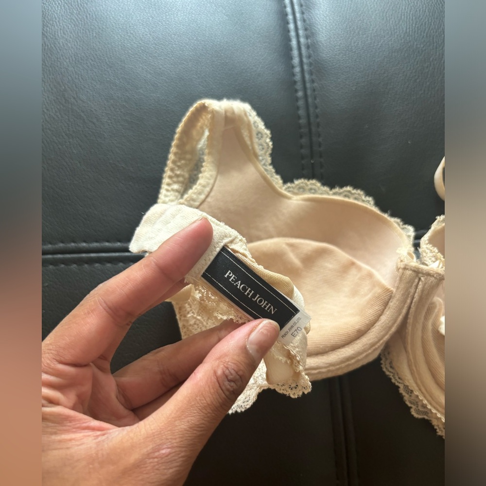 Pretty white bra - Picture 3 of 5